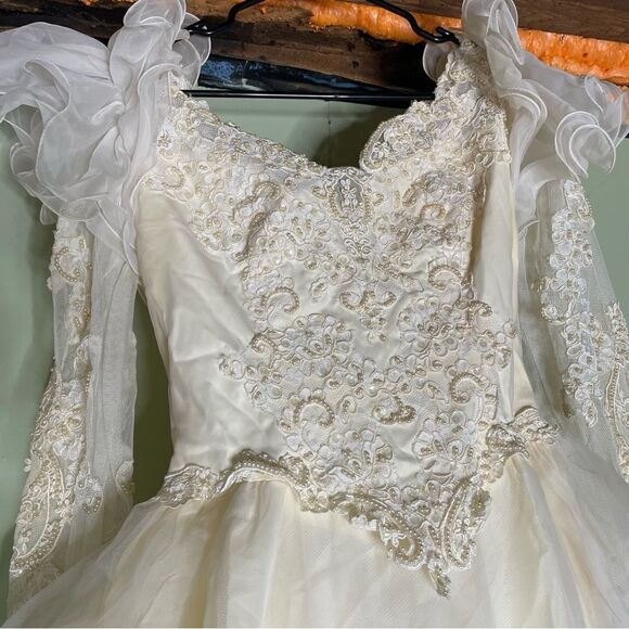Vintage‎ 90's Beaded Puff Sleeve Train Wedding Dress Size 10 - Picture 3 of 13